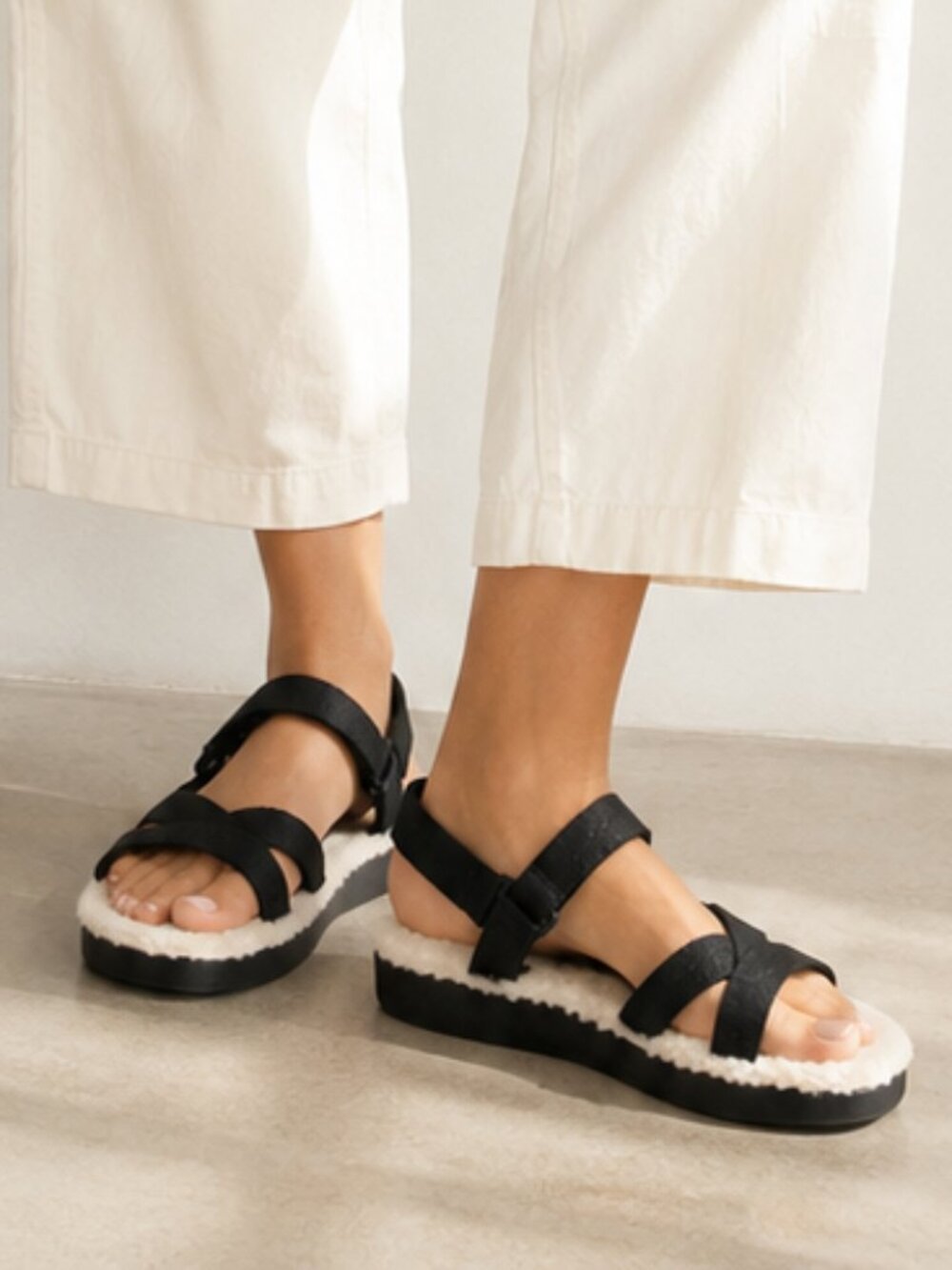 Everlane The ReNew Black Teddy Sherpa Sport Sandal Sz 8 NWT